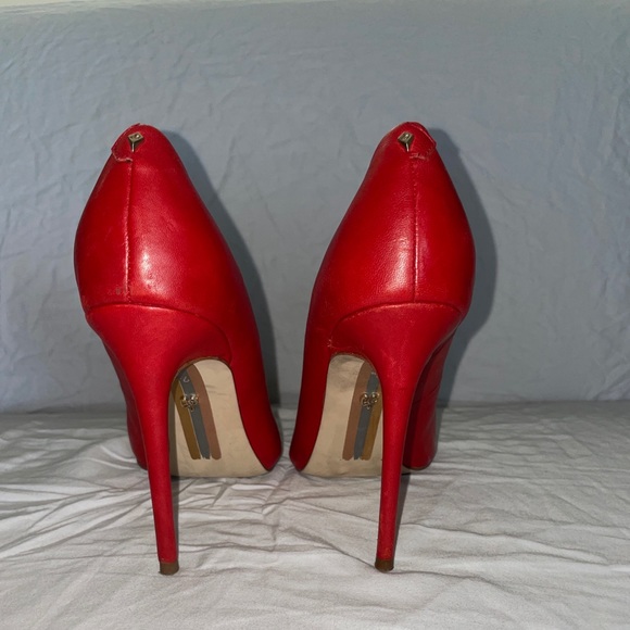 Red leather 4.5” Sam Edelman heels practically new - Picture 2 of 4